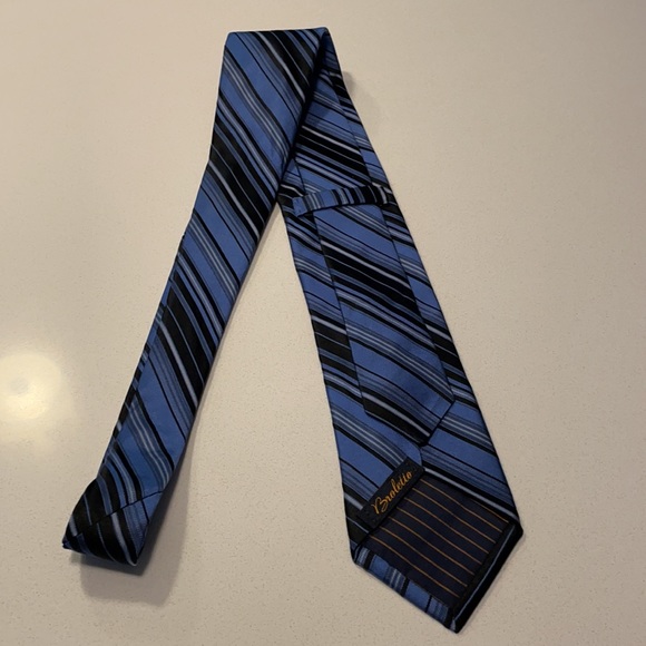 Broletto elegant silk tie 60” x 3 1/8” - Picture 2 of 2